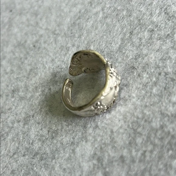 Oneida Stainless Steel Vintage-Inspired Thumb Ring - Picture 14 of 16